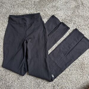 Alo Yoga Kick-Back Flutter Leggings